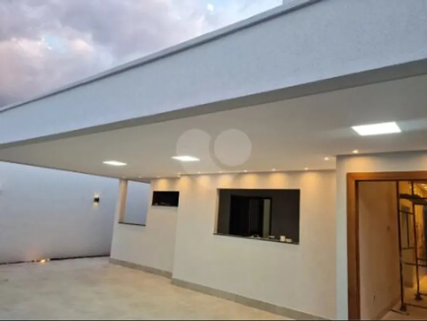 Foto 1 de Casa com 3 Quartos à venda, 136m² em Parque das Flores, Goiânia