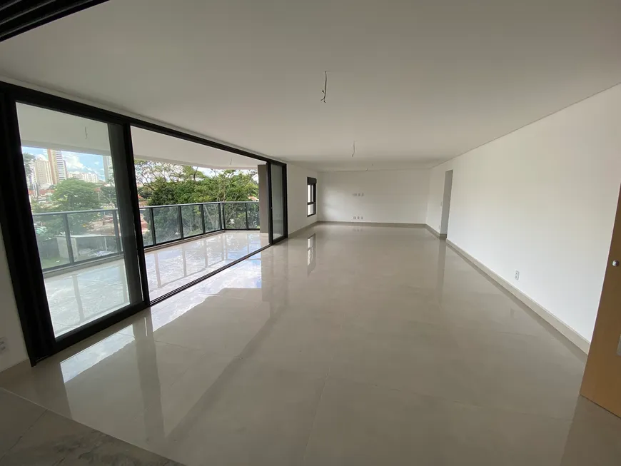 Foto 1 de Apartamento com 3 Quartos à venda, 216m² em Setor Bueno, Goiânia