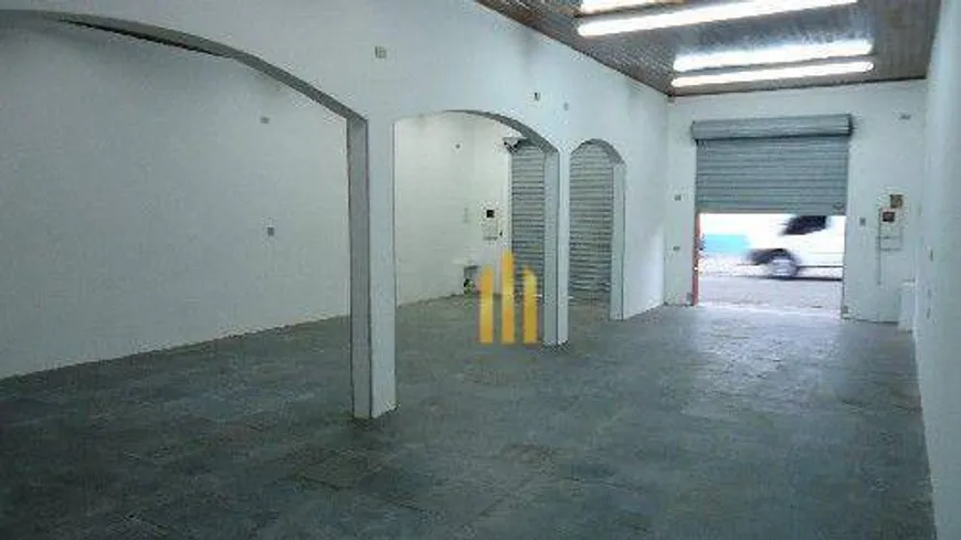 Foto 1 de Galpão/Depósito/Armazém para alugar, 180m² em Vila Mazzei, São Paulo