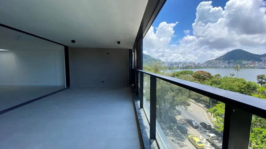 Foto 1 de Apartamento com 3 Quartos à venda, 165m² em Lagoa, Rio de Janeiro