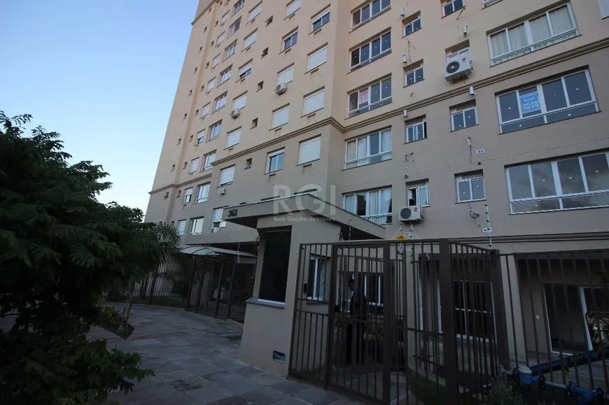 Foto 1 de Apartamento com 3 Quartos para alugar, 72m² em Passo da Areia, Porto Alegre