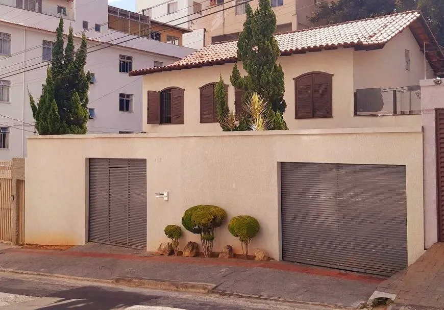 Foto 1 de Casa com 5 Quartos à venda, 294m² em Fernão Dias, Belo Horizonte