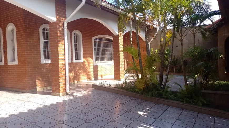 Foto 1 de Casa com 4 Quartos à venda, 241m² em Balneário Gaivota, Itanhaém
