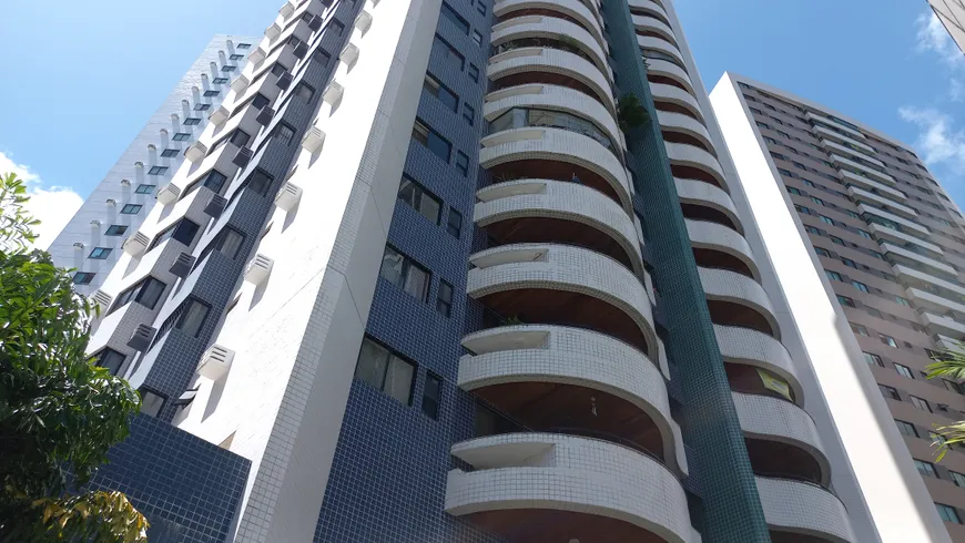 Foto 1 de Apartamento com 4 Quartos à venda, 160m² em Rosarinho, Recife