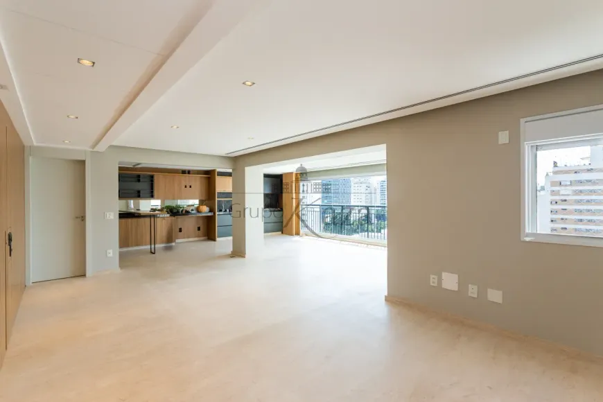 Foto 1 de Apartamento com 3 Quartos para alugar, 174m² em Moema, São Paulo