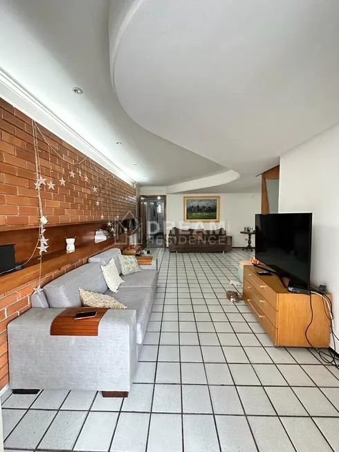 Foto 1 de Apartamento com 4 Quartos à venda, 160m² em Graças, Recife
