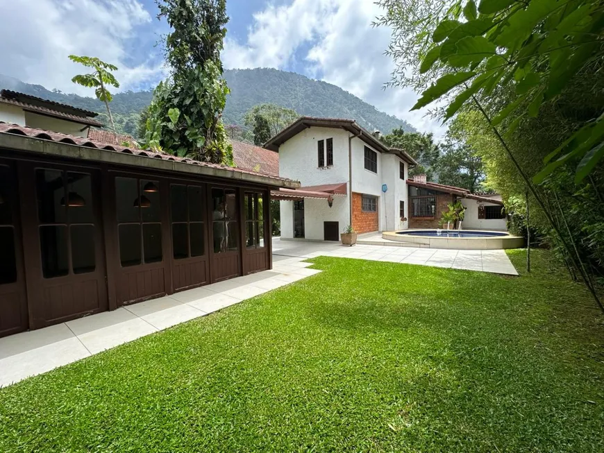 Foto 1 de Casa com 3 Quartos à venda, 243m² em Carlos Guinle, Teresópolis