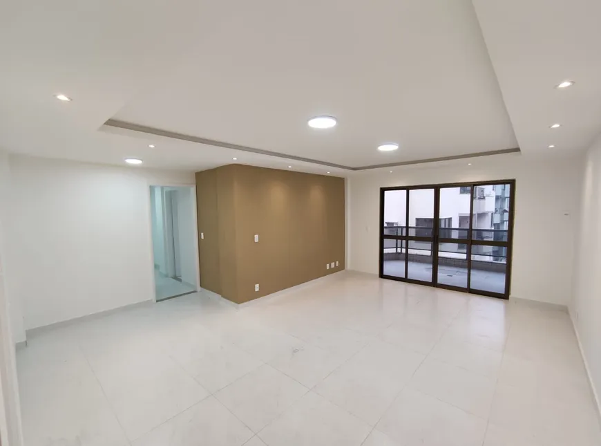 Foto 1 de Apartamento com 3 Quartos à venda, 123m² em Riviera Fluminense, Macaé