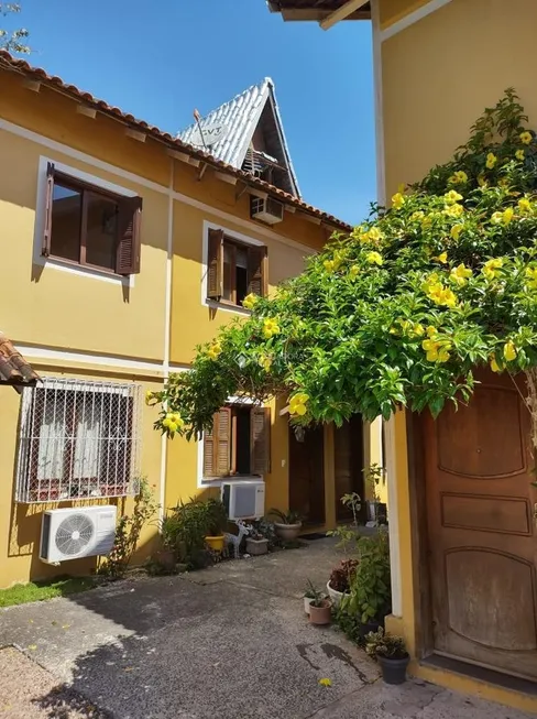 Foto 1 de Casa de Condomínio com 3 Quartos à venda, 58m² em Ipanema, Porto Alegre