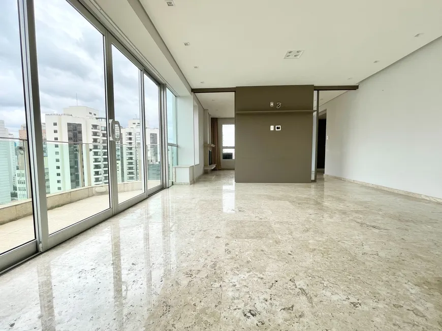 Foto 1 de Apartamento com 4 Quartos para alugar, 220m² em Vila Nova Conceição, São Paulo