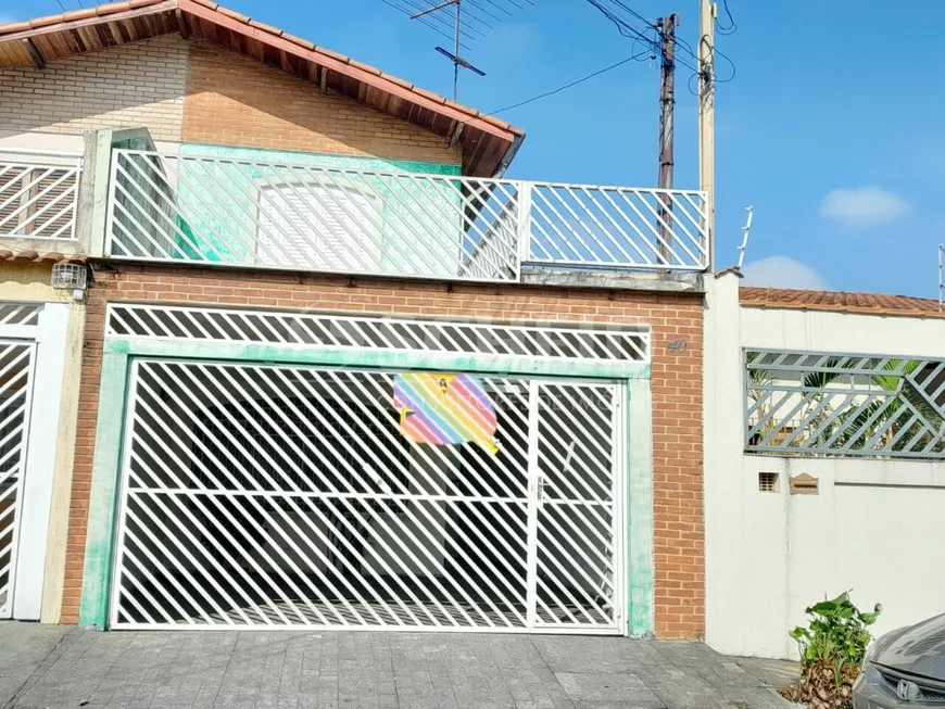 Foto 1 de Sobrado com 3 Quartos à venda, 130m² em Jardim Itacolomi, São Paulo