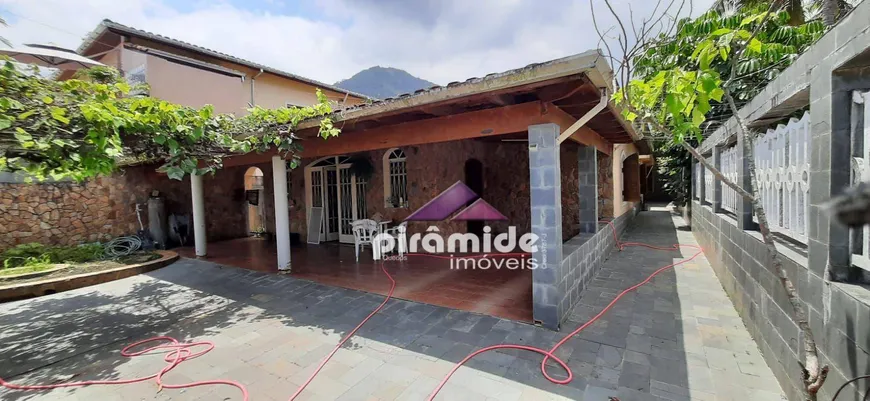 Foto 1 de Casa com 3 Quartos à venda, 210m² em Cidade Jardim, Caraguatatuba