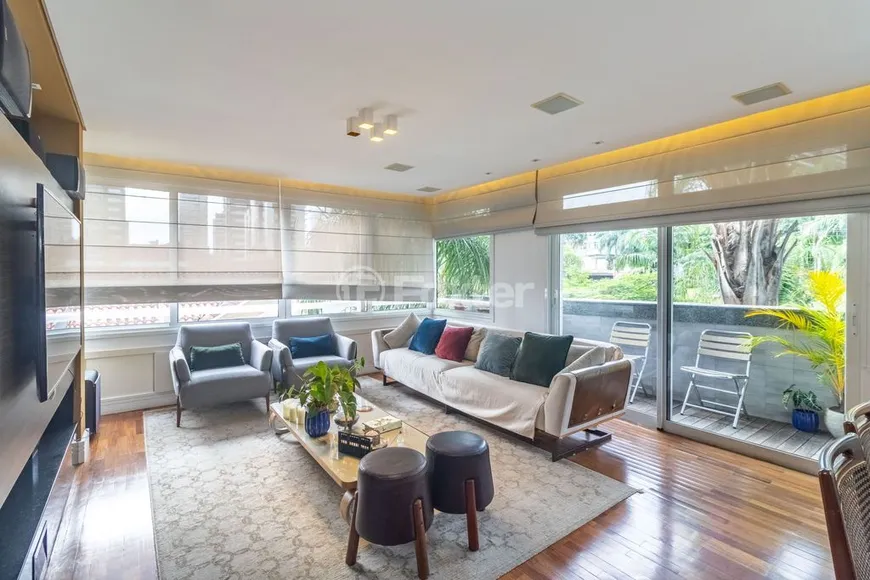 Foto 1 de Apartamento com 4 Quartos à venda, 140m² em Petrópolis, Porto Alegre