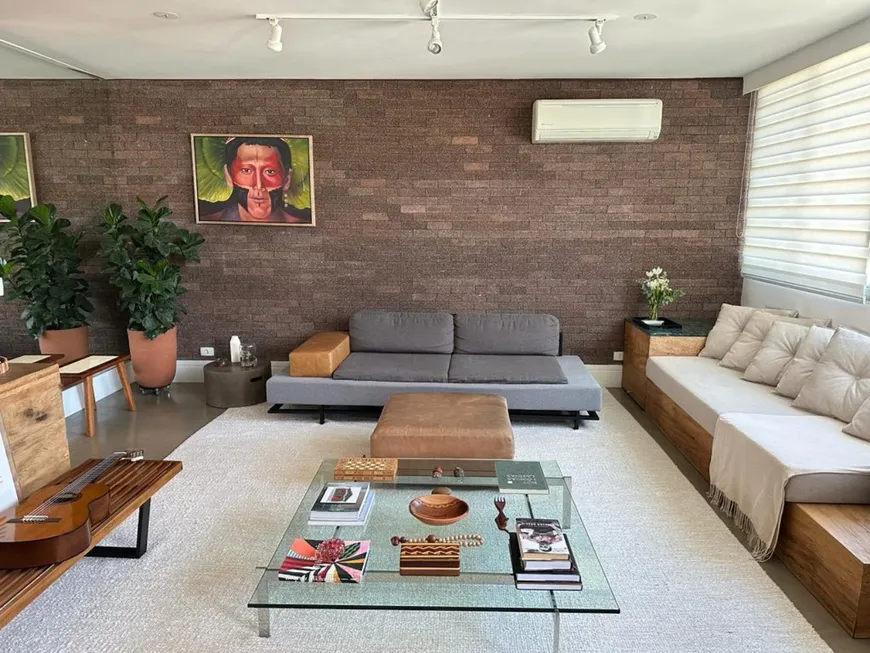 Foto 1 de Apartamento com 2 Quartos à venda, 131m² em Itaim Bibi, São Paulo