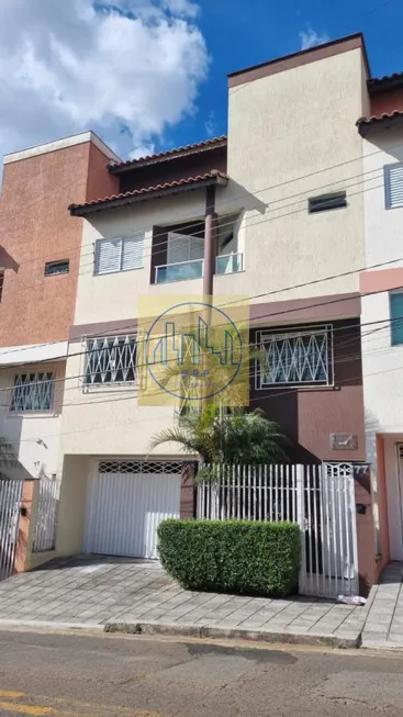 Foto 1 de Sobrado com 3 Quartos para alugar, 280m² em Pinheirinho, Santo André