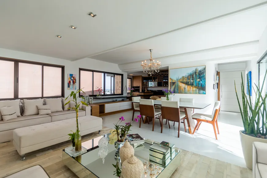 Foto 1 de Apartamento com 4 Quartos à venda, 387m² em Água Verde, Curitiba