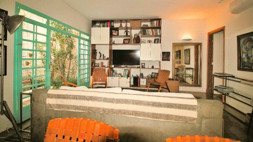 Foto 1 de Casa com 2 Quartos à venda, 100m² em Jardim Paulistano, São Paulo