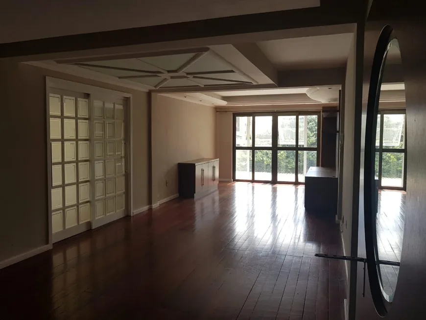 Foto 1 de Apartamento com 3 Quartos para alugar, 120m² em Cel. Aparício Borges, Porto Alegre