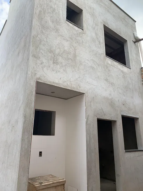 Foto 1 de Casa com 2 Quartos à venda, 70m² em Masterville, Sarzedo