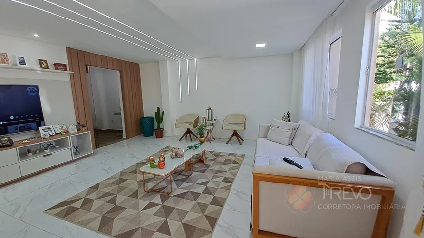 Foto 1 de Casa de Condomínio com 6 Quartos à venda, 267m² em Stella Maris, Salvador