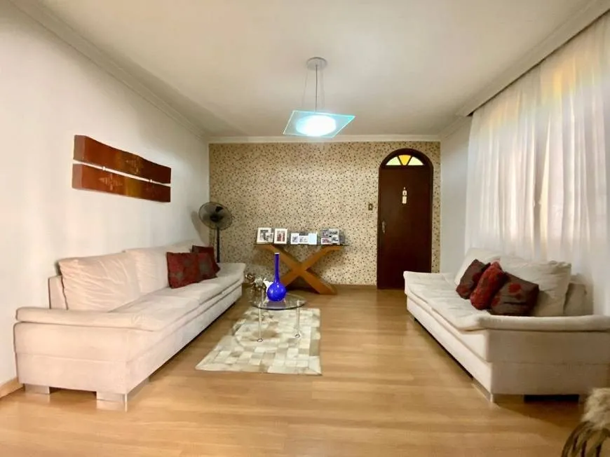 Foto 1 de Casa com 3 Quartos à venda, 273m² em Alípio de Melo, Belo Horizonte