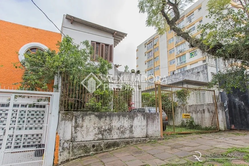 Foto 1 de Casa com 2 Quartos à venda, 182m² em Rio Branco, Porto Alegre