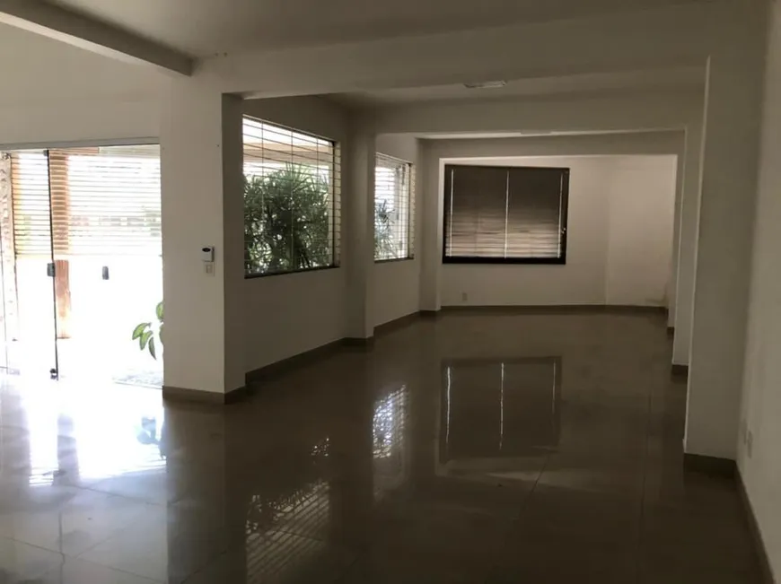 Foto 1 de Casa com 4 Quartos para alugar, 201m² em Santa Maria, Uberlândia