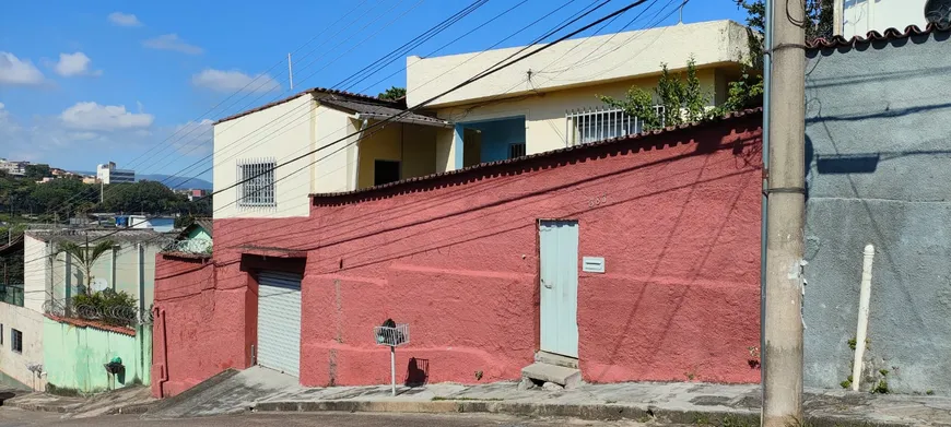 Foto 1 de Casa com 3 Quartos para alugar, 400m² em Alto dos Pinheiros, Belo Horizonte