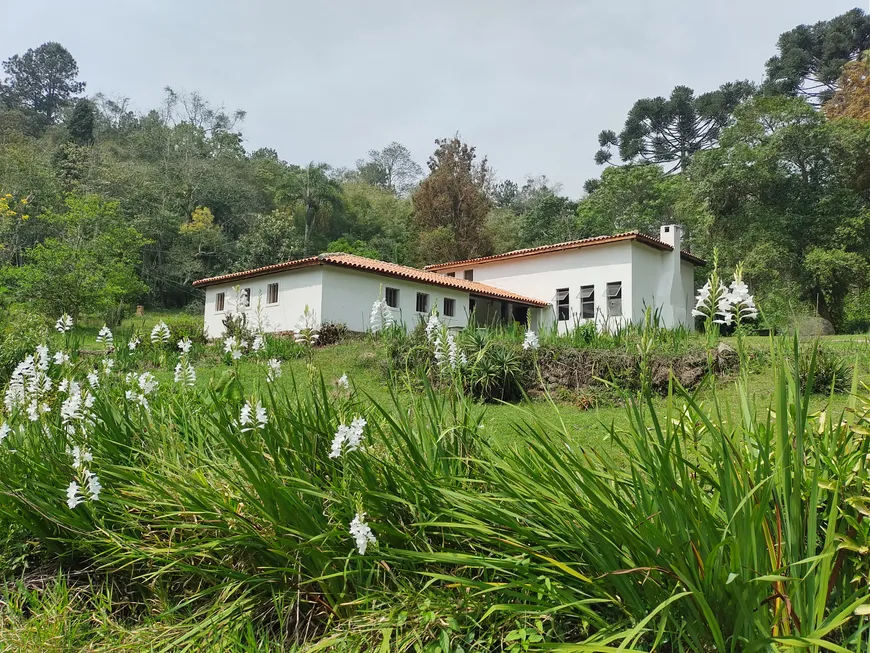 Foto 1 de Fazenda/Sítio com 5 Quartos à venda, 400m² em Parque Yara Cecy, Itapecerica da Serra