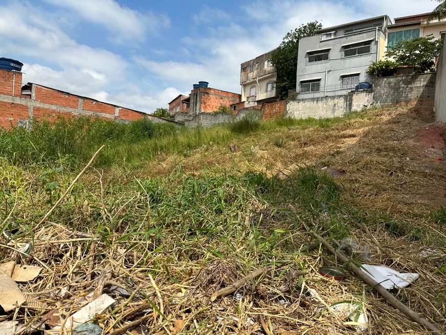 700 famílias são retiradas de terreno em Carapicuíba (SP