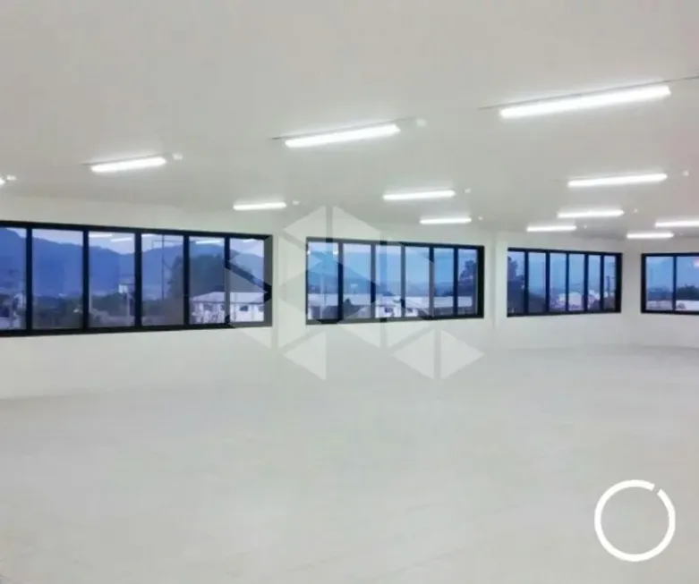 Foto 1 de Sala Comercial para alugar, 220m² em Camobi, Santa Maria