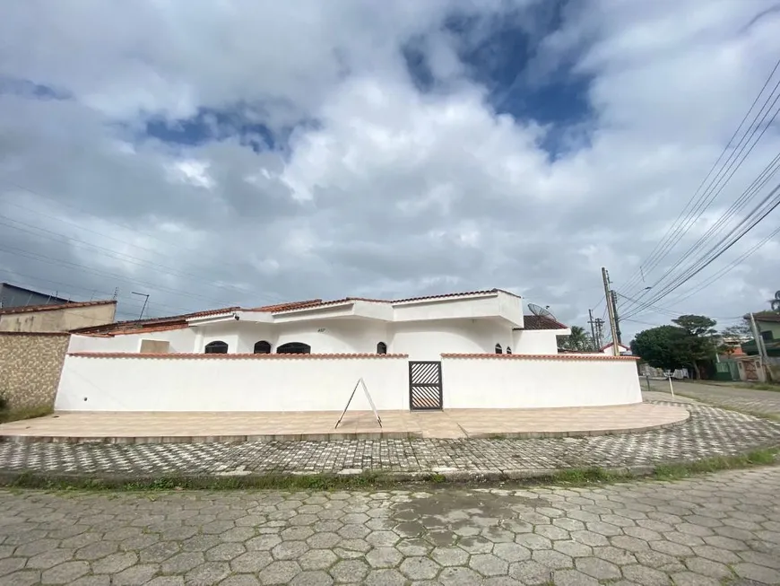 Foto 1 de Casa com 2 Quartos à venda, 68m² em Jardim Aguapeu, Mongaguá