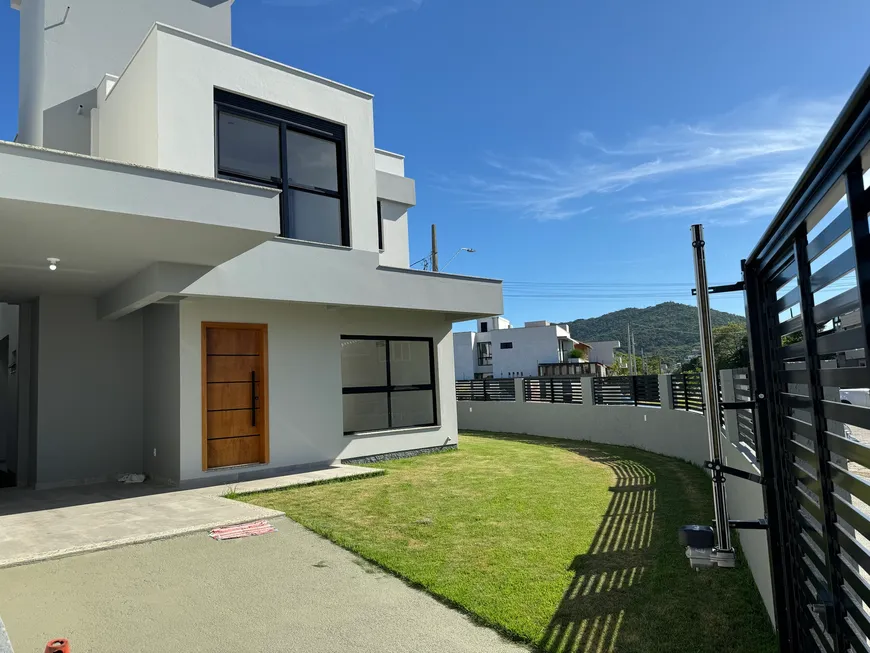 Foto 1 de Casa com 3 Quartos à venda, 129m² em Campeche, Florianópolis