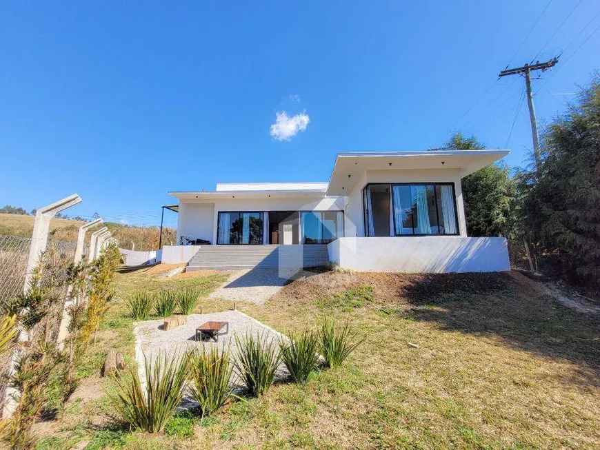 Foto 1 de Fazenda/Sítio com 2 Quartos à venda, 143m² em Zona Rural, Poços de Caldas