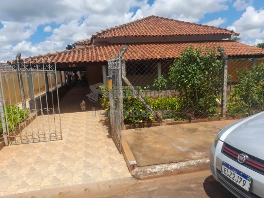 Foto 1 de Fazenda/Sítio com 4 Quartos à venda, 400m² em , Guapiaçu