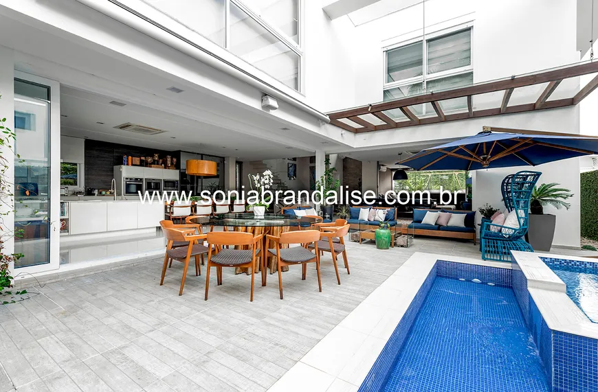 Foto 1 de Casa de Condomínio com 4 Quartos à venda, 485m² em Jurerê, Florianópolis