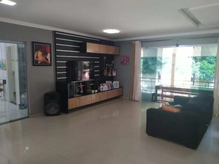 Foto 1 de Casa com 3 Quartos à venda, 180m² em Adrianópolis, Manaus