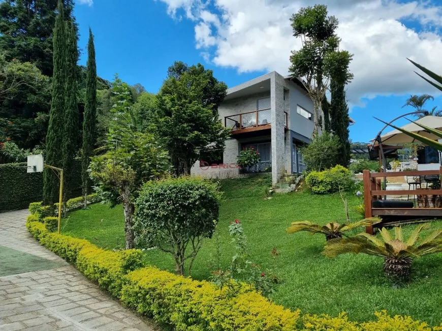 Foto 1 de Casa com 4 Quartos à venda, 196m² em Golfe, Teresópolis