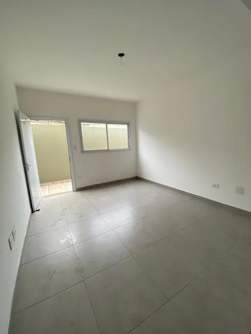 Foto 1 de Casa de Condomínio com 2 Quartos à venda, 65m² em Sítio do Campo, Praia Grande