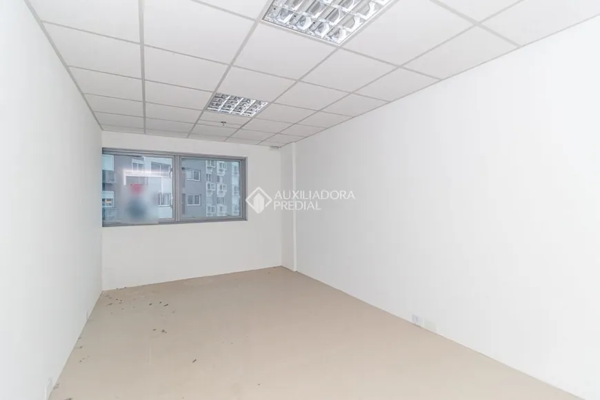 Foto 1 de Sala Comercial para alugar, 25m² em São Sebastião, Porto Alegre