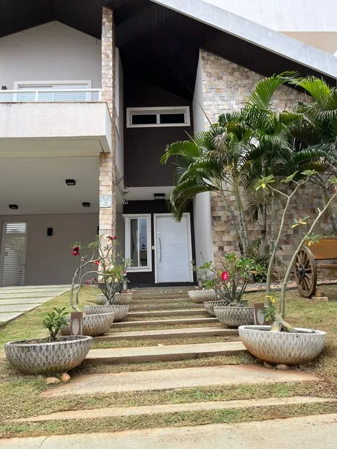 Foto 1 de Casa de Condomínio com 4 Quartos à venda, 300m² em Condomínio Belvedere, Cuiabá