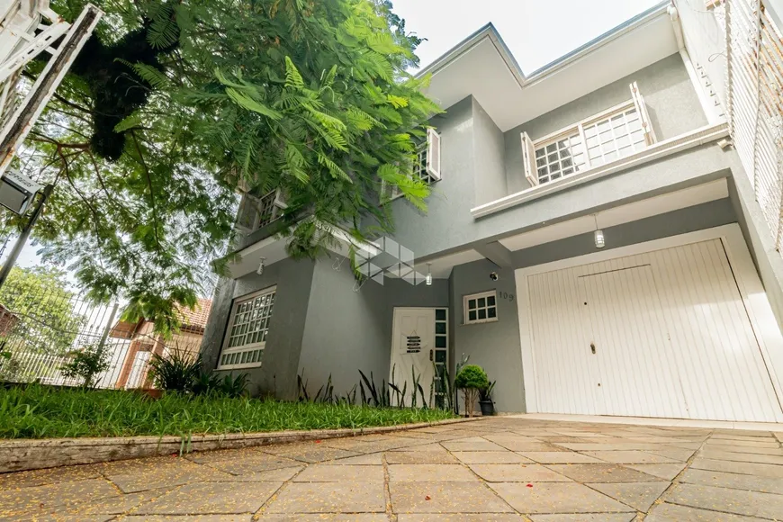 Foto 1 de Casa com 4 Quartos à venda, 230m² em São Sebastião, Porto Alegre