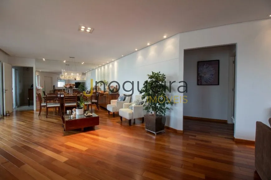 Foto 1 de Apartamento com 3 Quartos para venda ou aluguel, 203m² em Jardim Marajoara, São Paulo