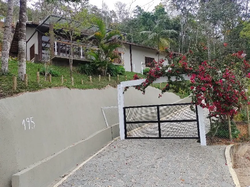 Foto 1 de Casa com 3 Quartos à venda, 140m² em Parque do Imbuí, Teresópolis