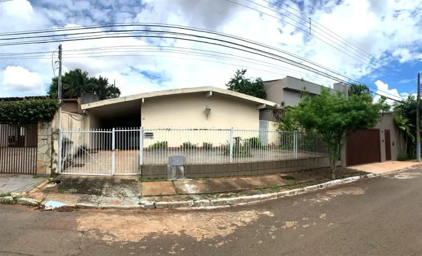 Foto 1 de Casa com 3 Quartos à venda, 230m² em Setor Sul, Goiânia