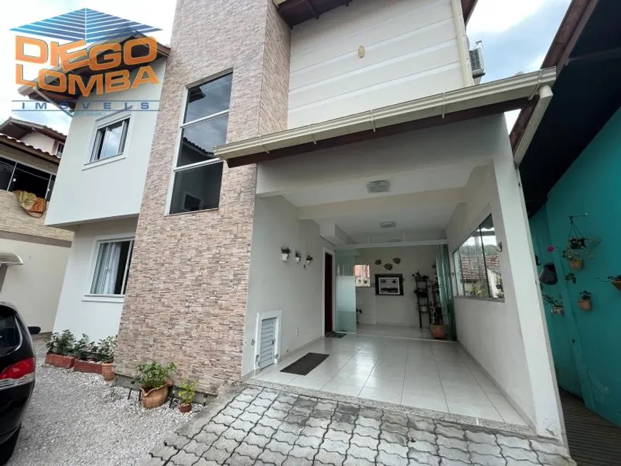 Foto 1 de Casa com 3 Quartos para alugar, 80m² em Ponta das Canas, Florianópolis