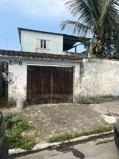 Foto 1 de Sobrado com 3 Quartos à venda, 120m² em Centro, Mongaguá