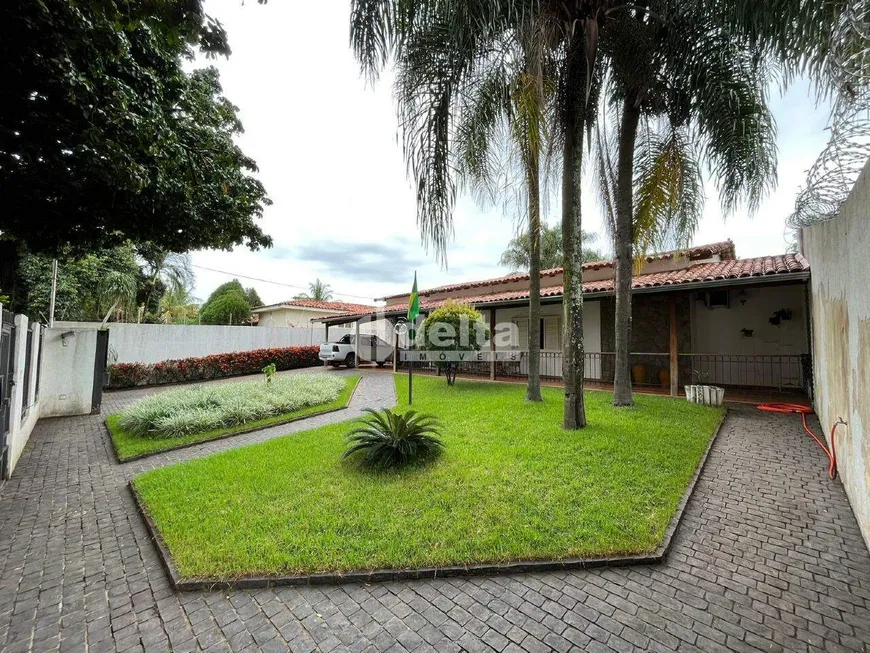 Foto 1 de Casa com 4 Quartos à venda, 318m² em Cidade Jardim, Uberlândia