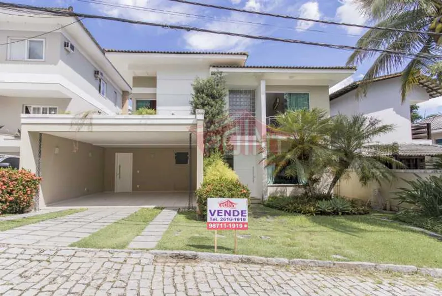 Foto 1 de Casa de Condomínio com 3 Quartos à venda, 287m² em Maria Paula, São Gonçalo