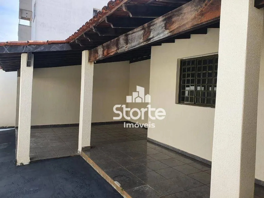 Foto 1 de Casa com 4 Quartos à venda, 260m² em Santa Mônica, Uberlândia